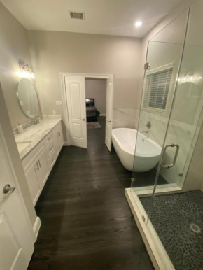 Luxury 3bed 2.5 Bath home with Master Balcony